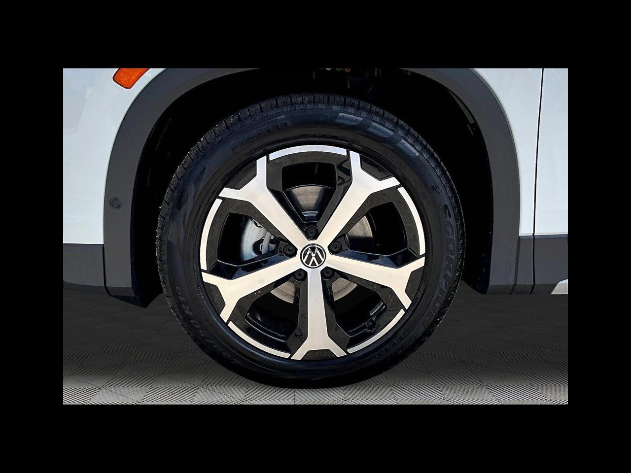 New 2026 Pure White Volkswagen 2.0T SE image 32