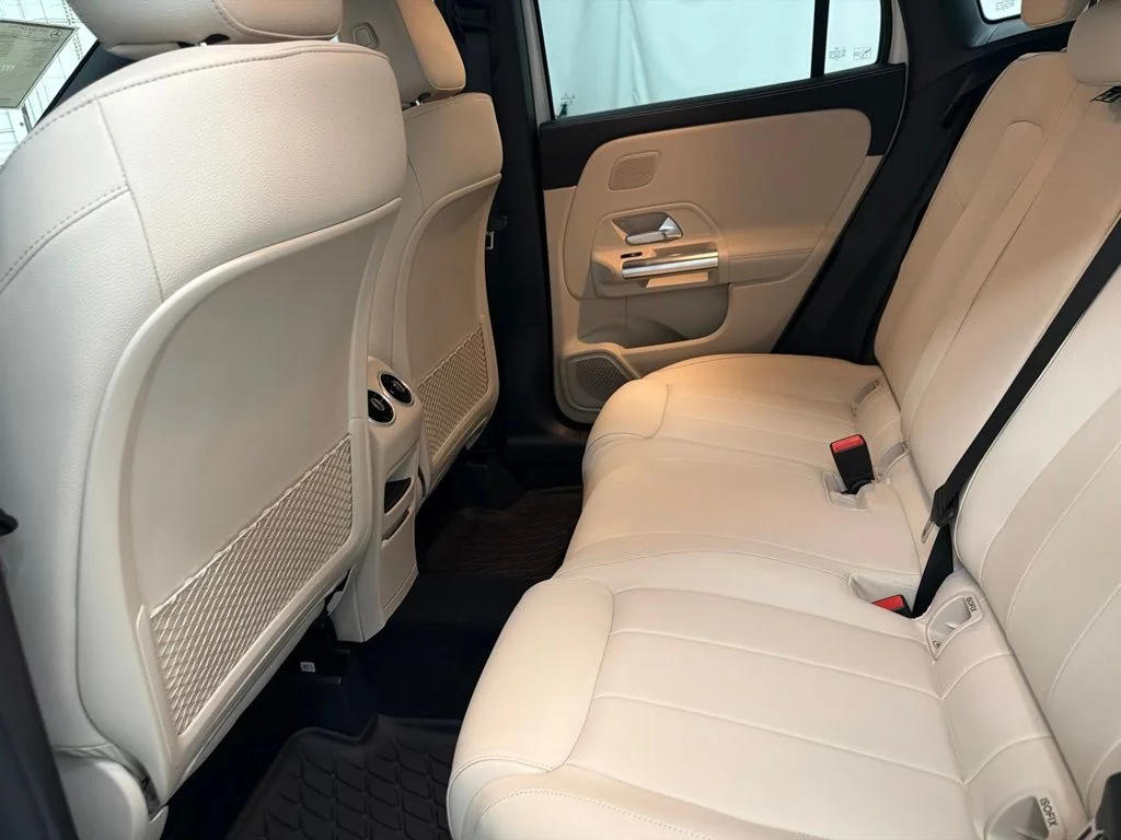New 2026 White Mercedes-Benz GLA 250 image 19