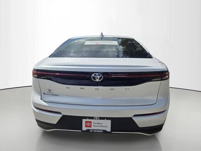 Used 2026 Oxygen White Toyota XLE image 4