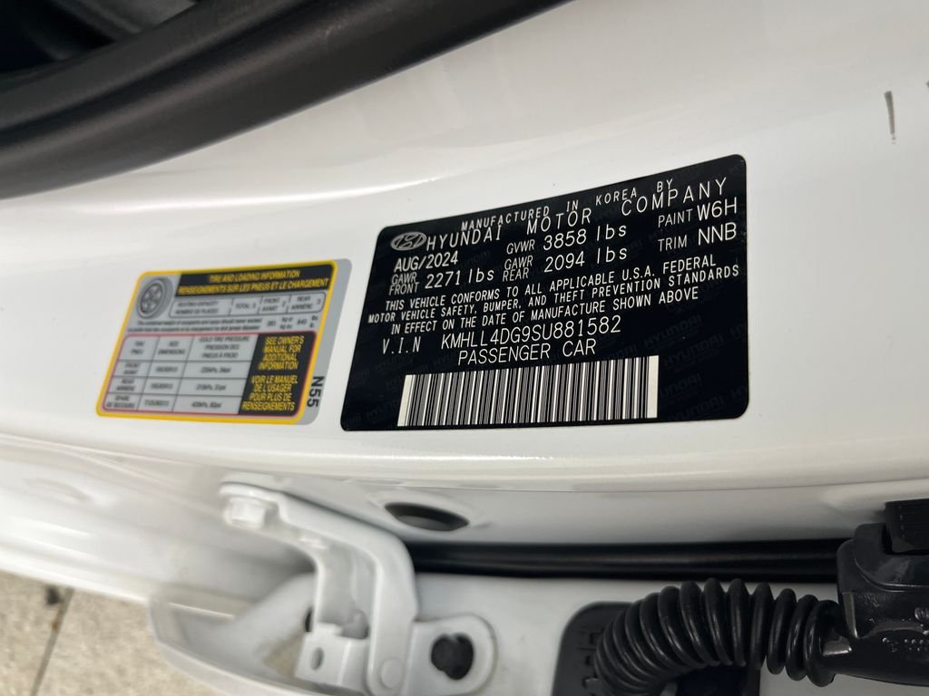 Used 2025 White Hyundai SE image 21