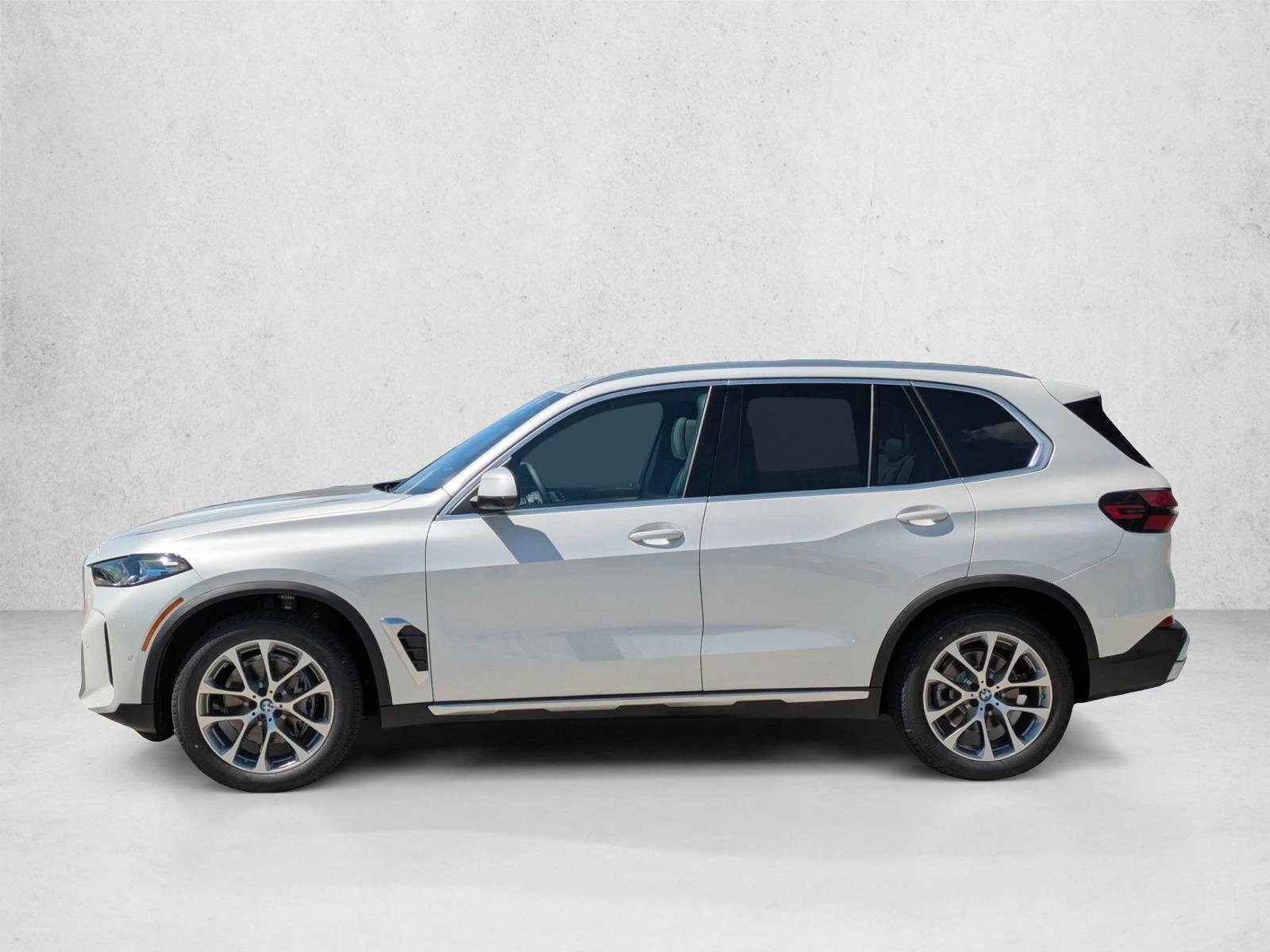 Used 2026 Mineral White Metallic BMW xDrive40i image 5