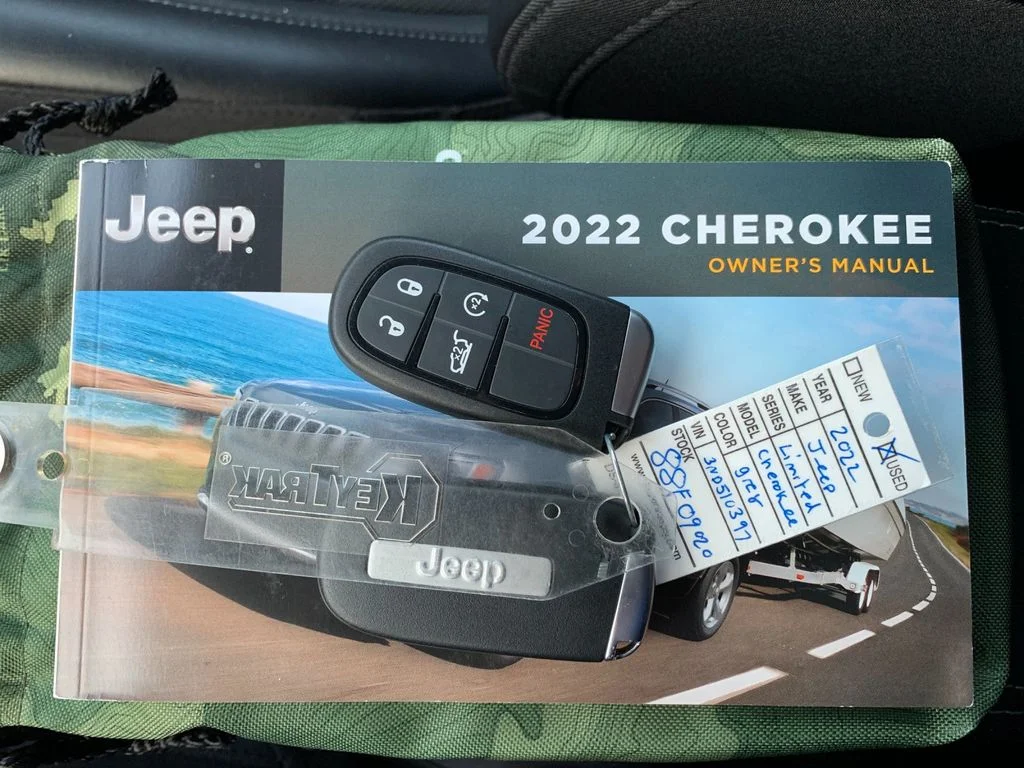 Used 2022 Gray Jeep Limited image 9