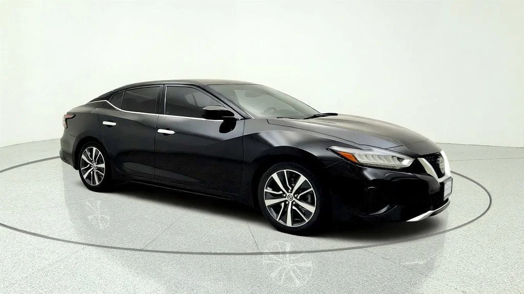 Used 2020 Super Black Nissan S 3.5L image 3