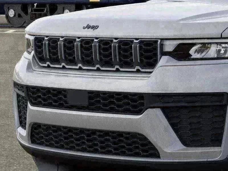 New 2026 Silver Zynith Exterior Paint Jeep Altitude image 62