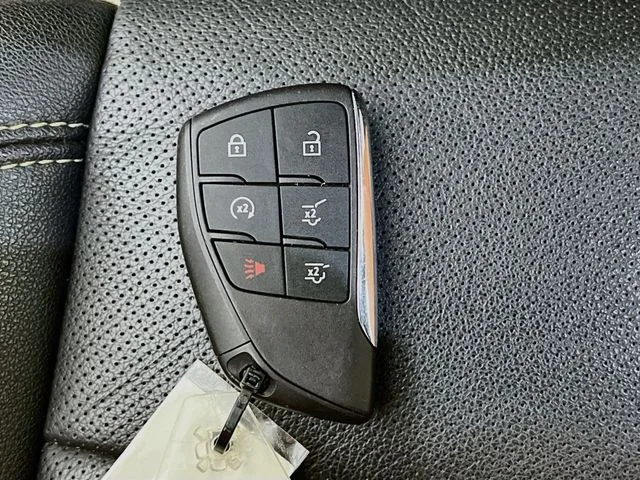 Used 2023 Silver GMC SLT image 32