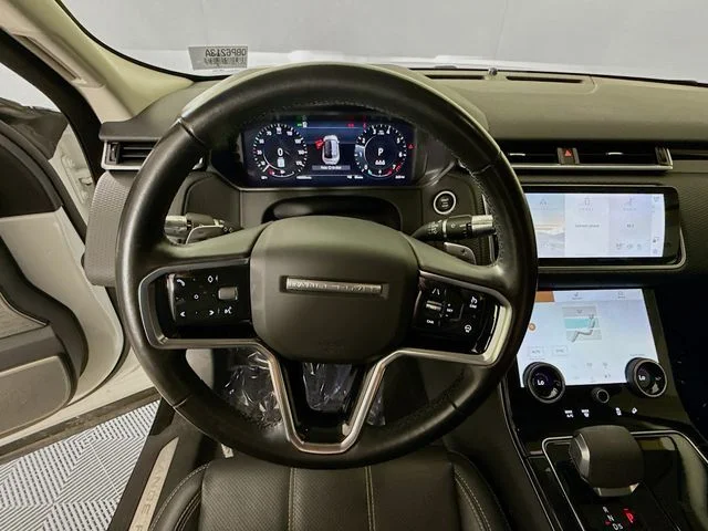 Used 2021  Land Rover S image 11