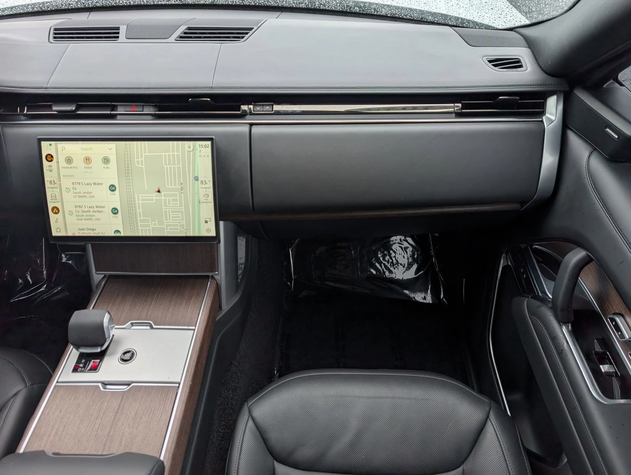 Used 2025 Icy White SV Bespoke Special Effect Satin Land Rover SE image 28