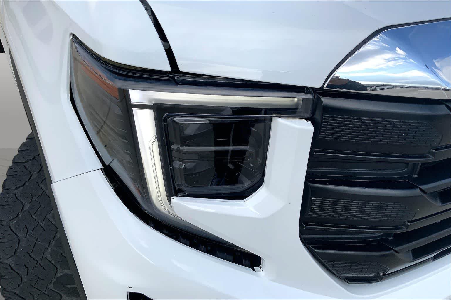 Used 2023 Summit White GMC Pro image 26