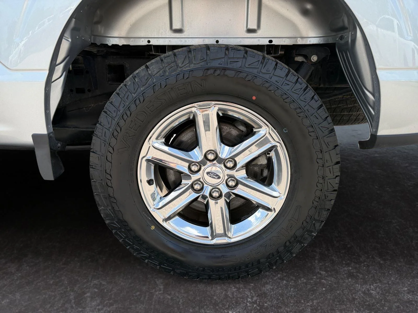 Used 2024 Iconic Silver Ford XLT image 15
