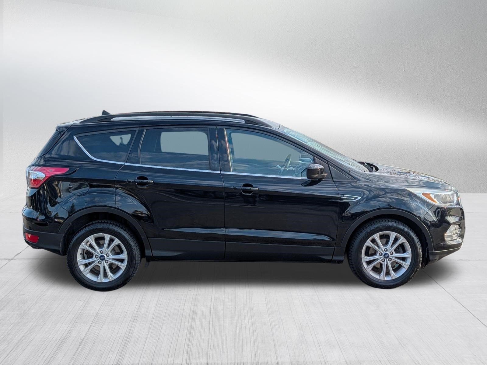 Used 2018 Shadow Black Ford SE image 8