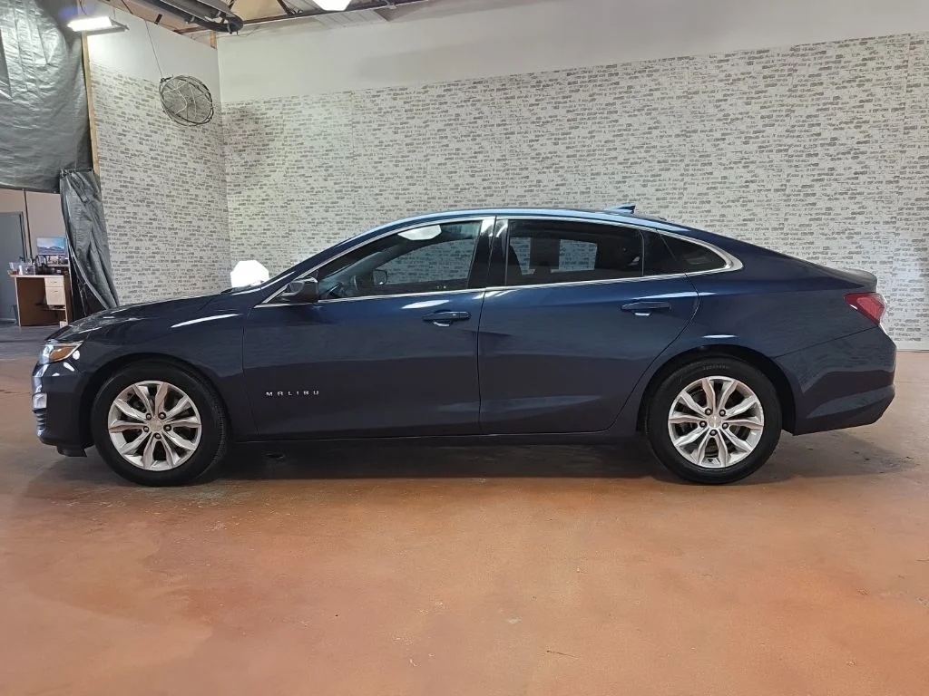 Used 2020 Blue Chevrolet LT image 4