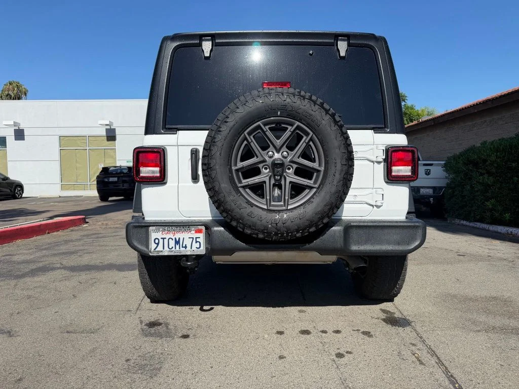 Used 2024 White Jeep Sport S image 12