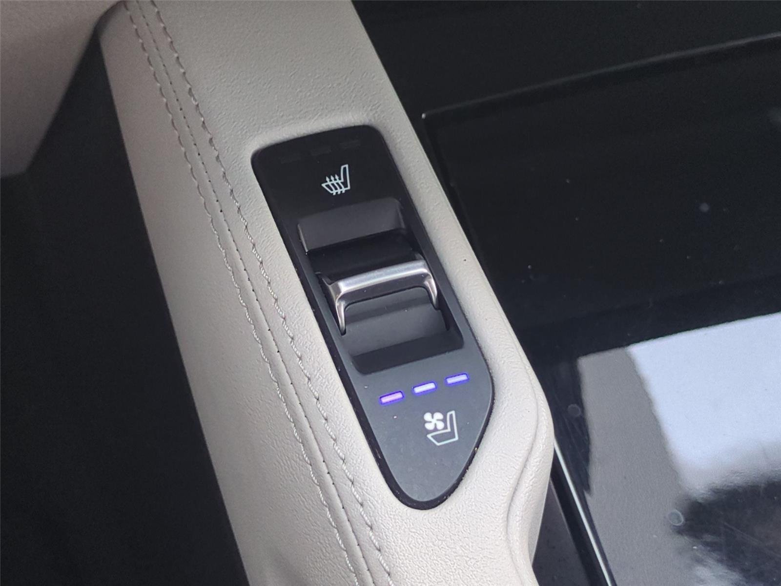 Used 2022 Glacial White Pearl Kia SX image 29