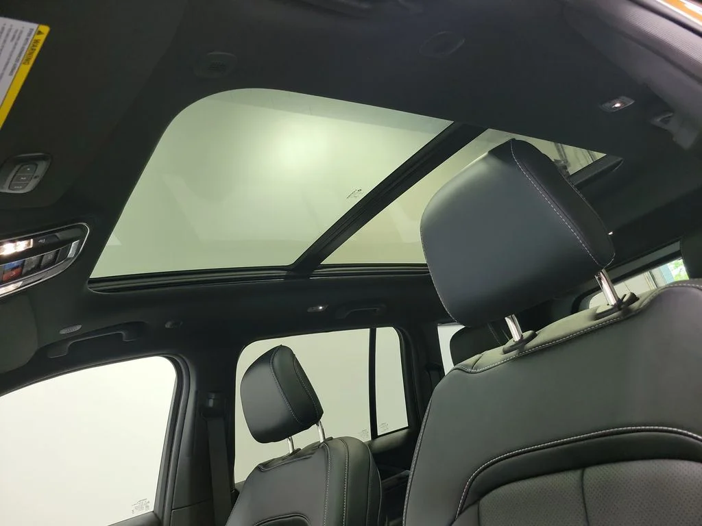 New 2026 Copper Shino Metallic Clear-Coat Exterior Paint Jeep Limited Reserve image 11