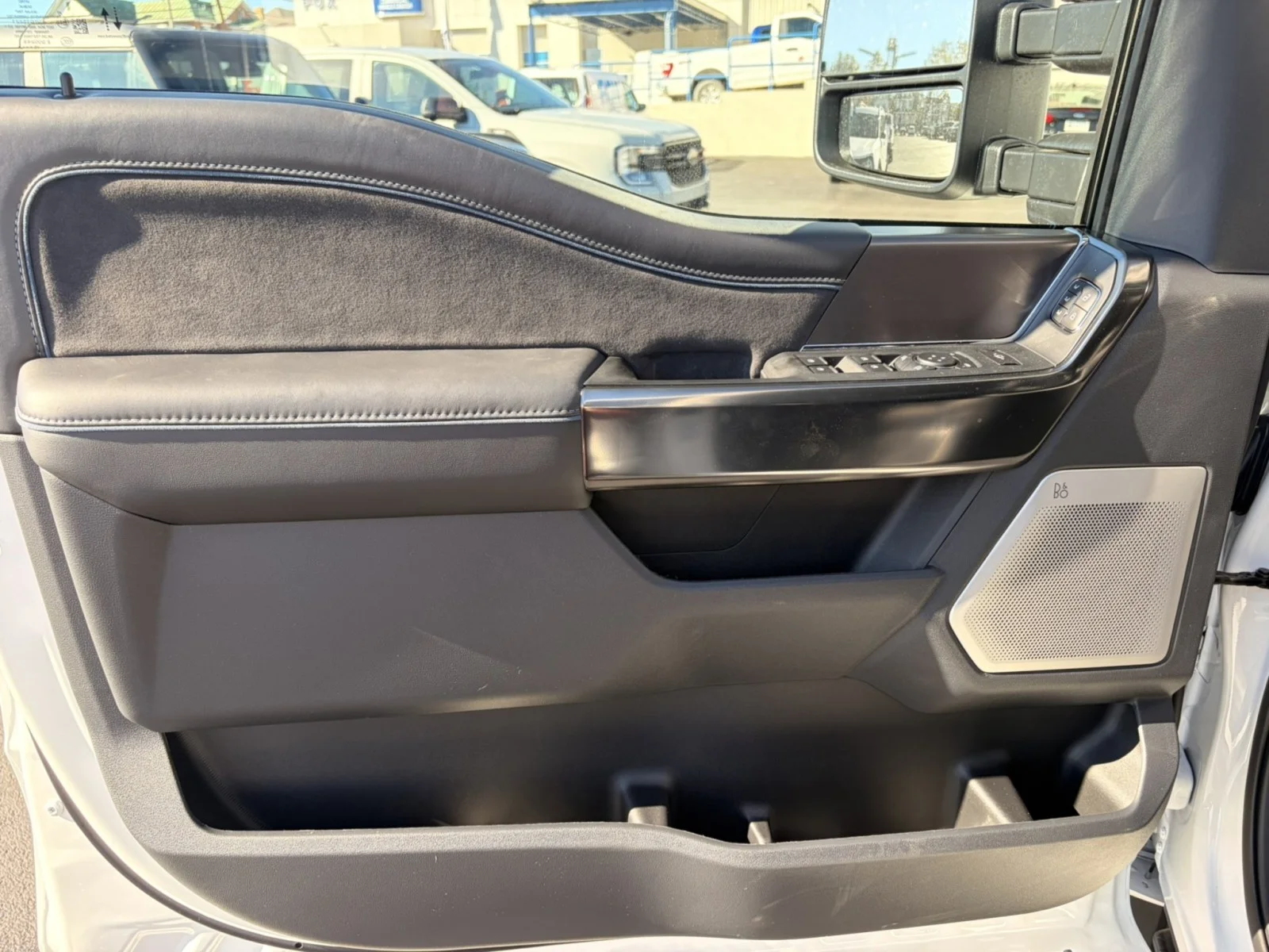 New 2027 Star White Metallic Tri-Coat Ford F-450® Platinum® image 28