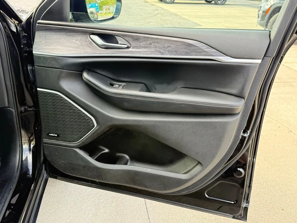 Used 2024 Black Jeep Limited image 27