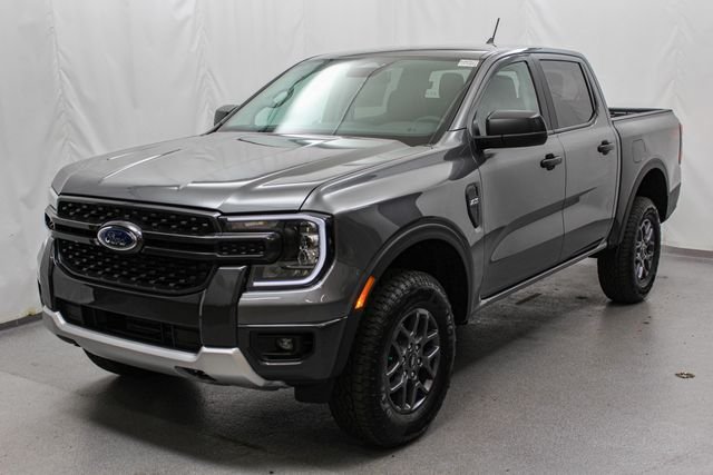 New 2026 Carbonized Gray Metallic Ford XLT image 5