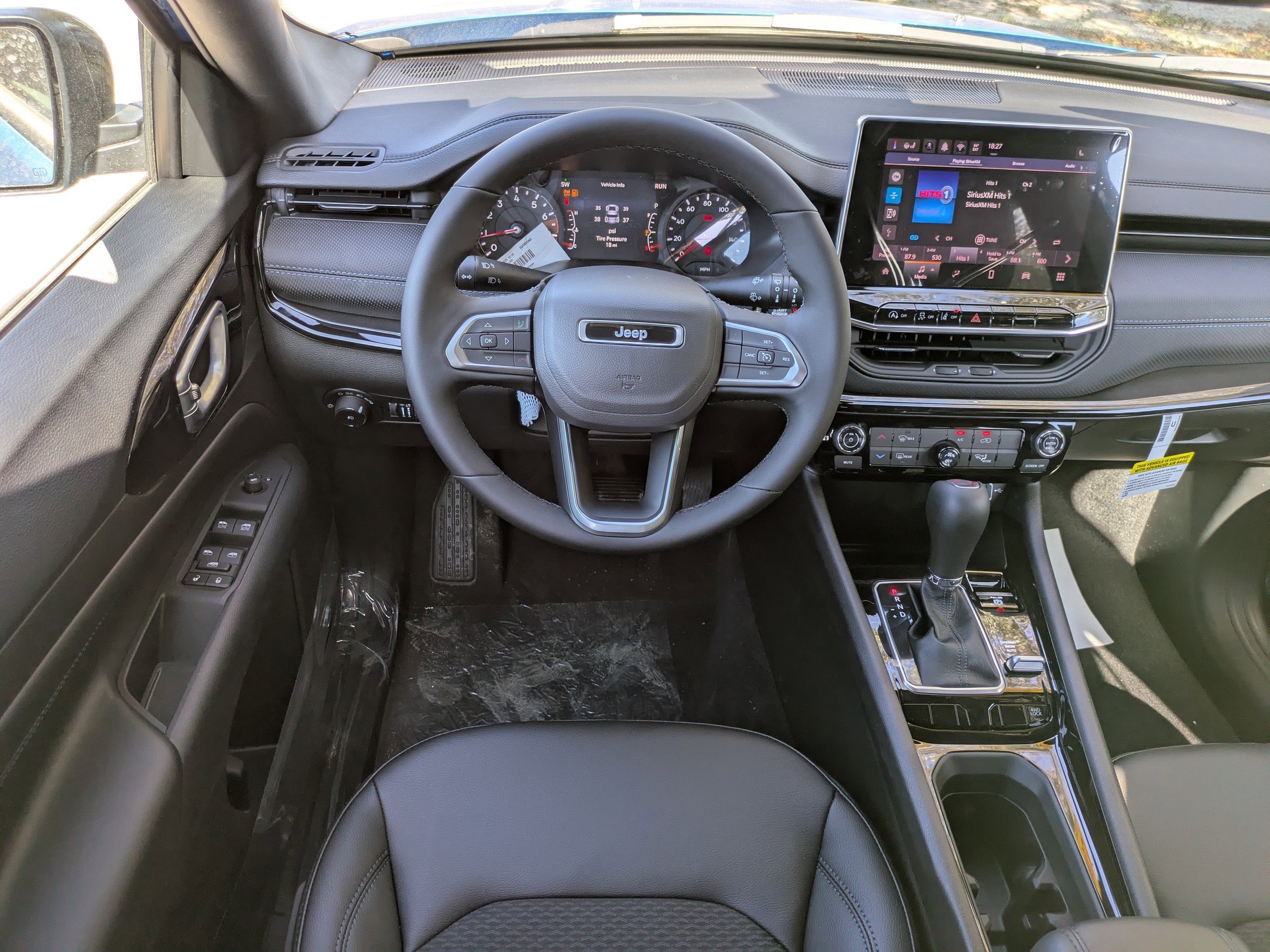 New 2026 Hydro Blue Pearl-Coat Exterior Paint Jeep Latitude Altitude image 14