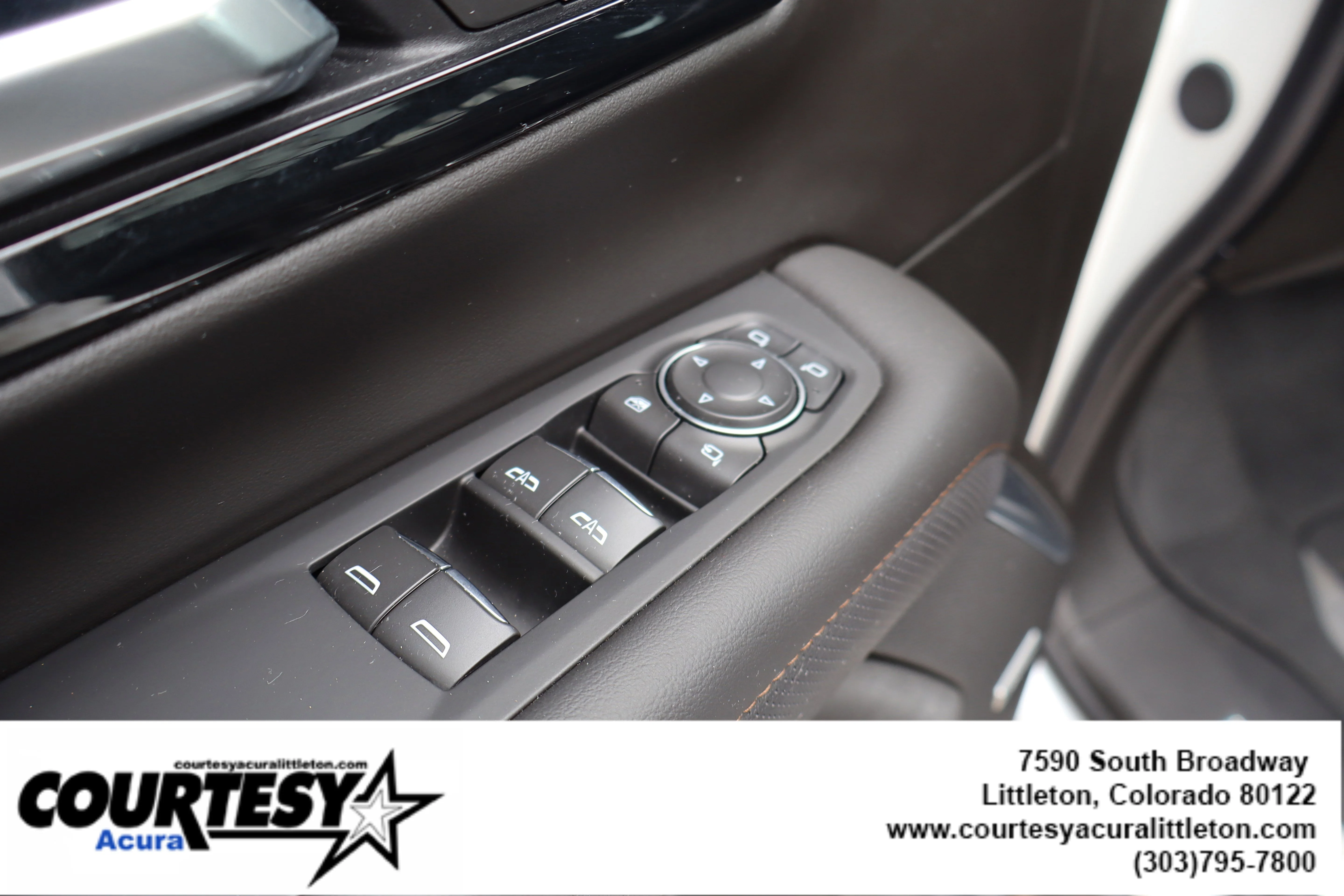 Used 2025 Iridescent Pearl Tricoat Chevrolet High Country image 25