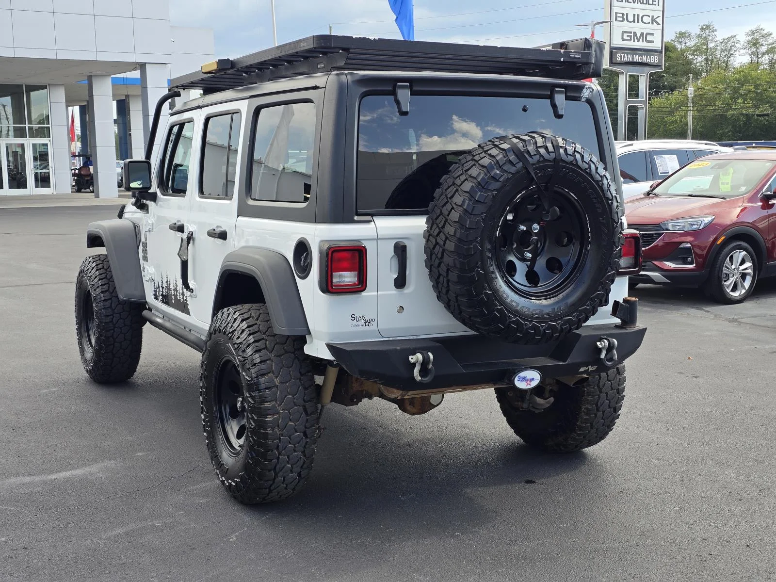 Used 2018 Bright White Clearcoat Jeep Sport S image 5