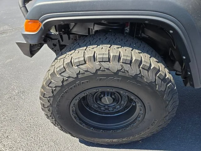 Used 2022 Green Jeep Sport image 25