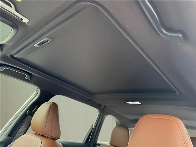 Used 2025 White Subaru Touring image 21