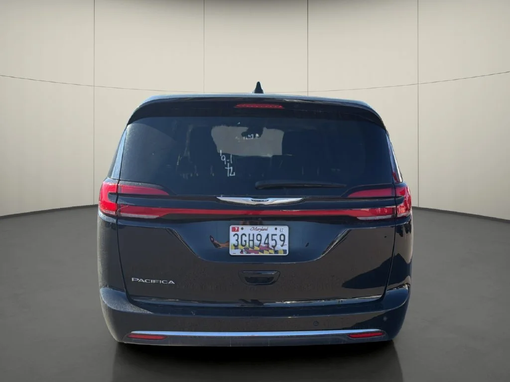 Used 2024 Black Chrysler Touring L image 6