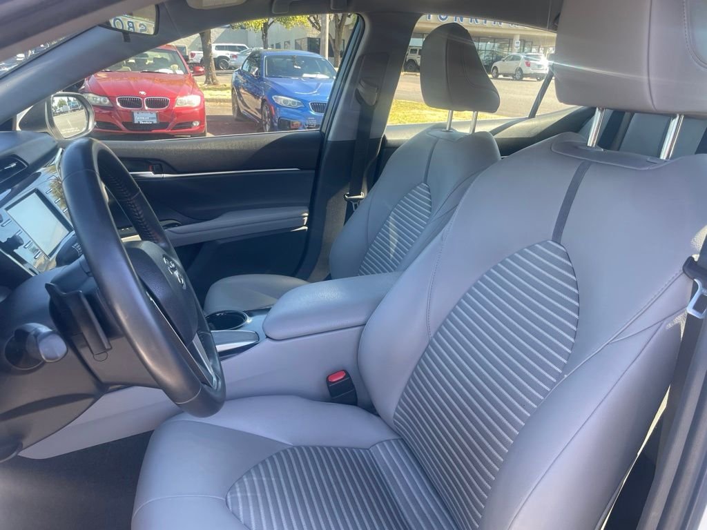 Used 2018 Super White Toyota SE image 8