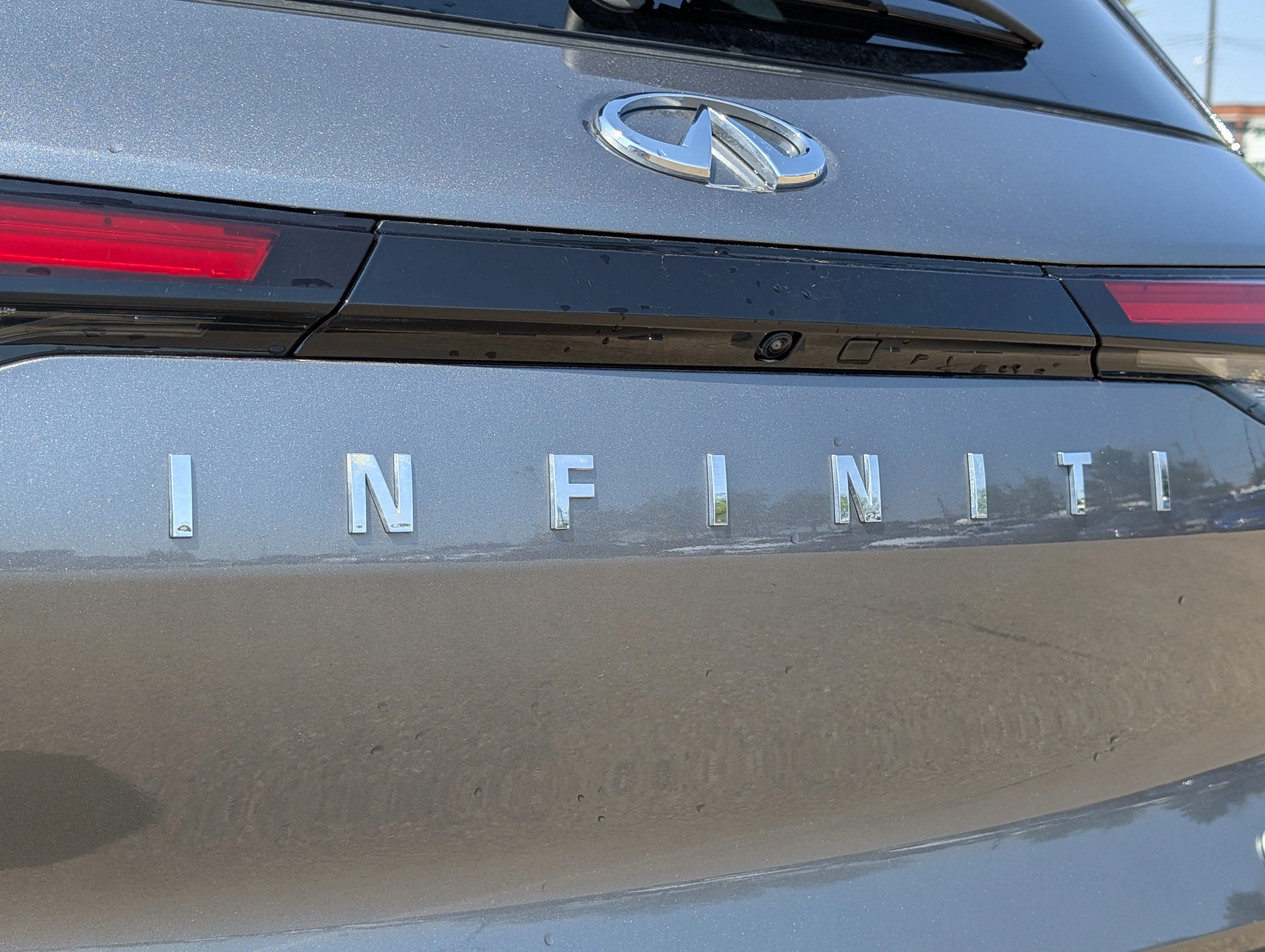 Used 2024 Glacier White INFINITI LUXE image 15
