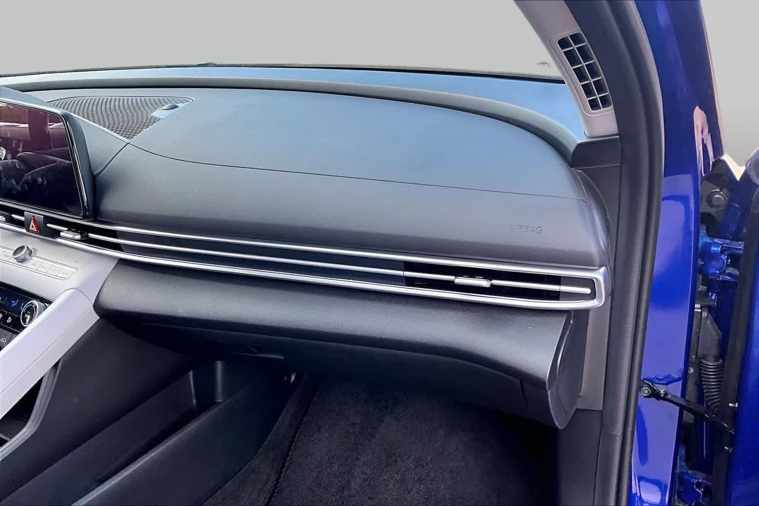 2025 Hyundai Elantra Limited - Photo 17