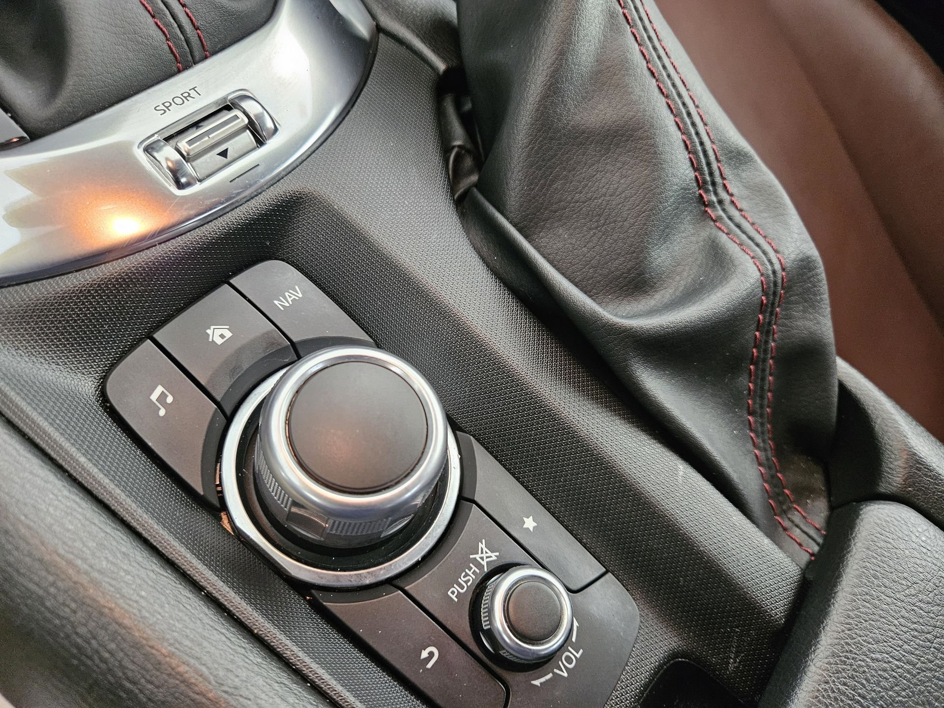 Used 2018 Black Mazda Grand Touring image 33