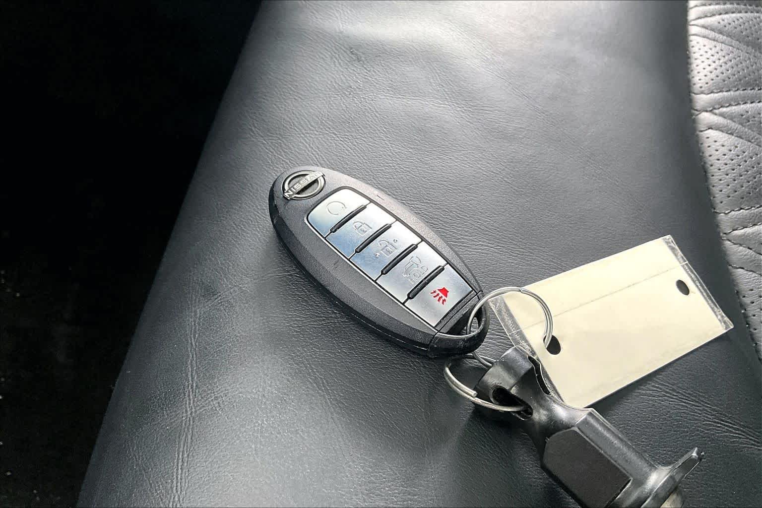 Used 2023 Aspen White Tricoat Nissan Platinum image 15