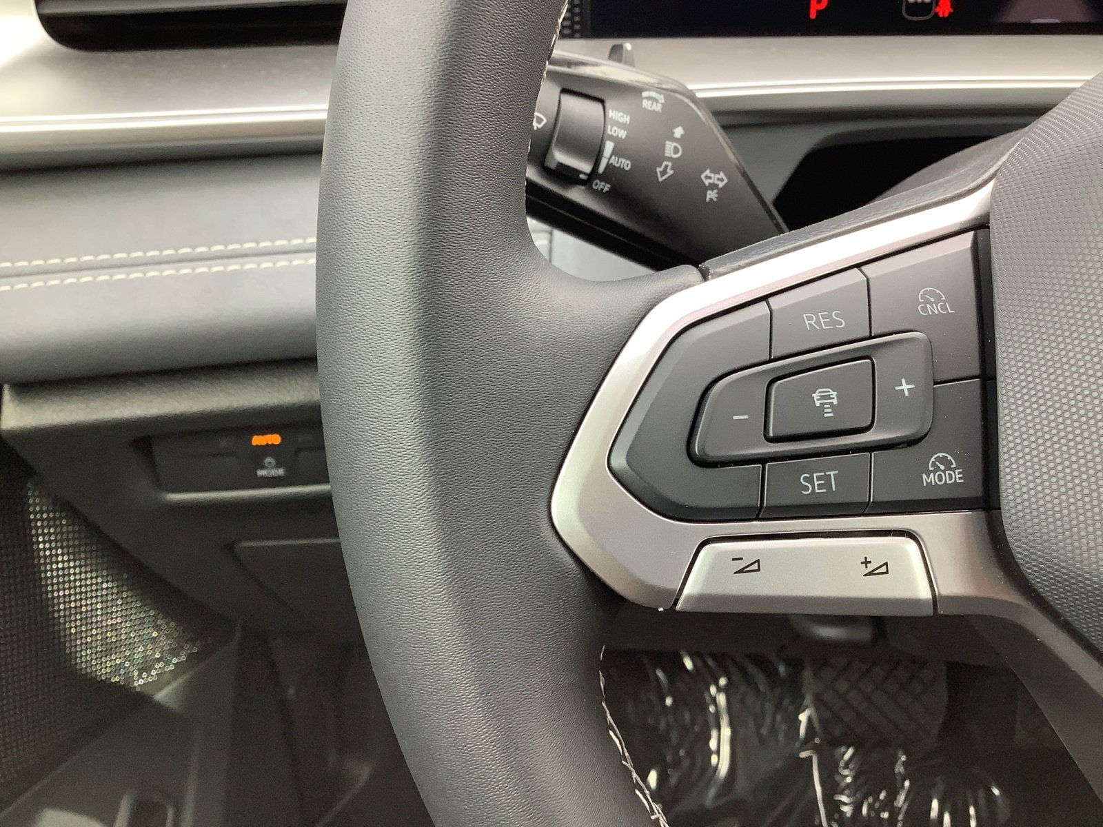 New 2026 Platinum Gray Metallic Volkswagen SE image 23