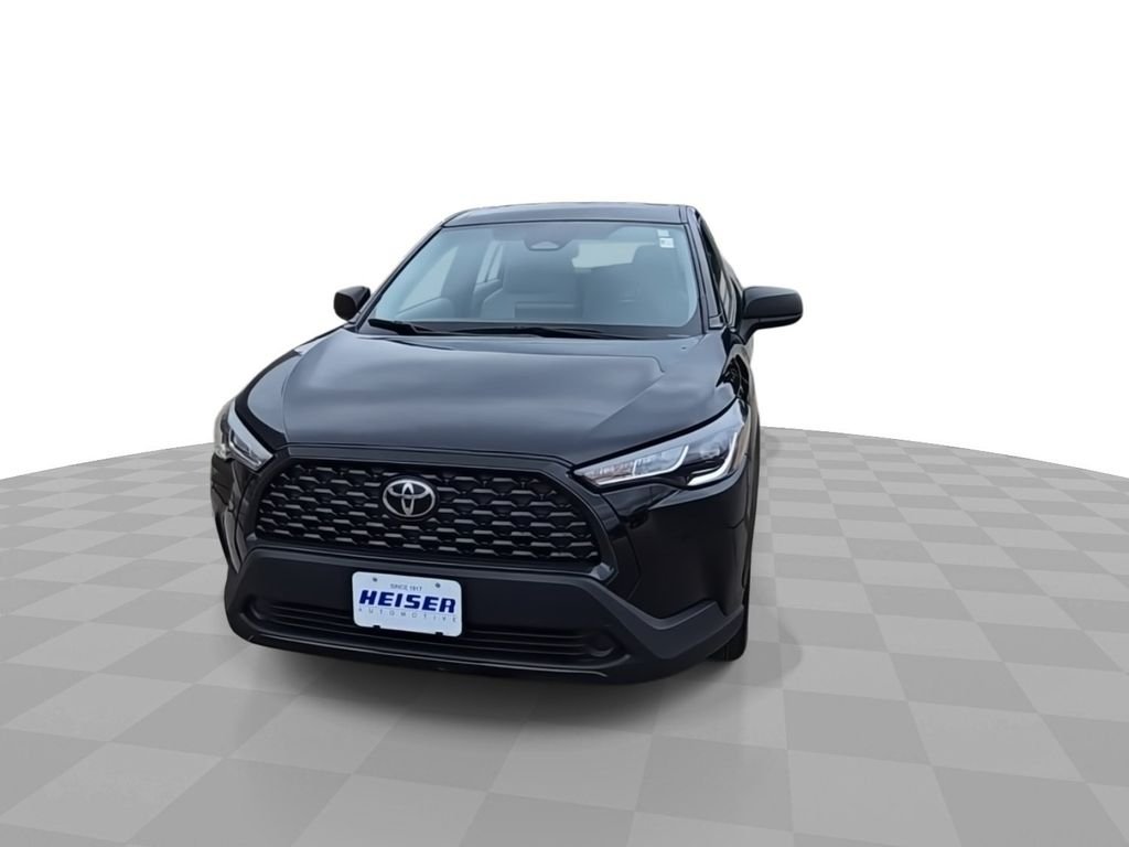 Used 2023 Black Toyota L image 3