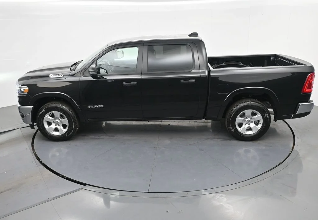 New 2026 Diamond Black Crystal Pearl-Coat Exterior Paint RAM Big Horn/Lone Star image 33