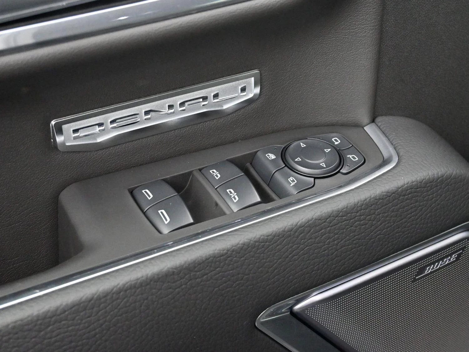 Used 2025 Onyx Black GMC Denali image 11