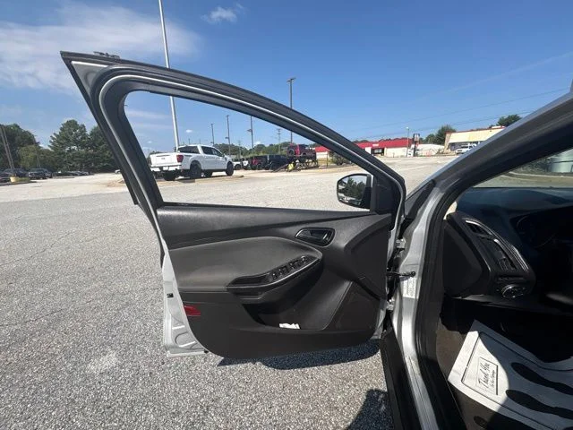 Used 2012 Silver Ford SE image 10