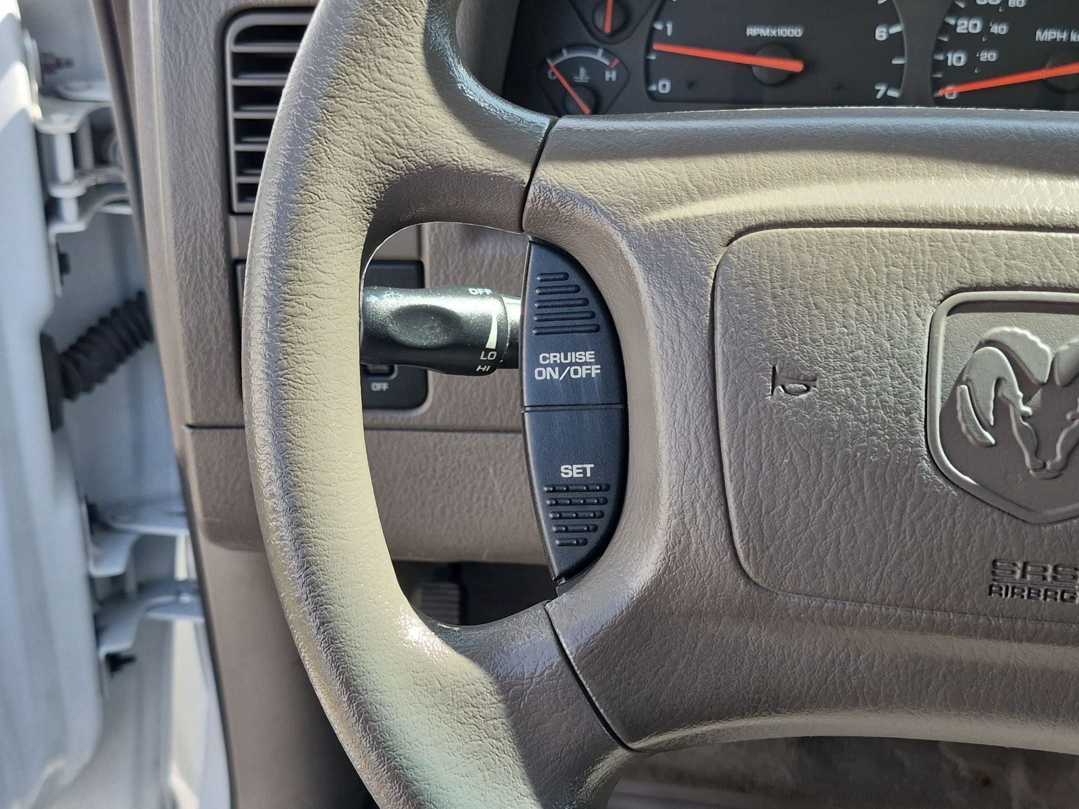 Used 2002 Bright White Clearcoat Dodge SLT image 16