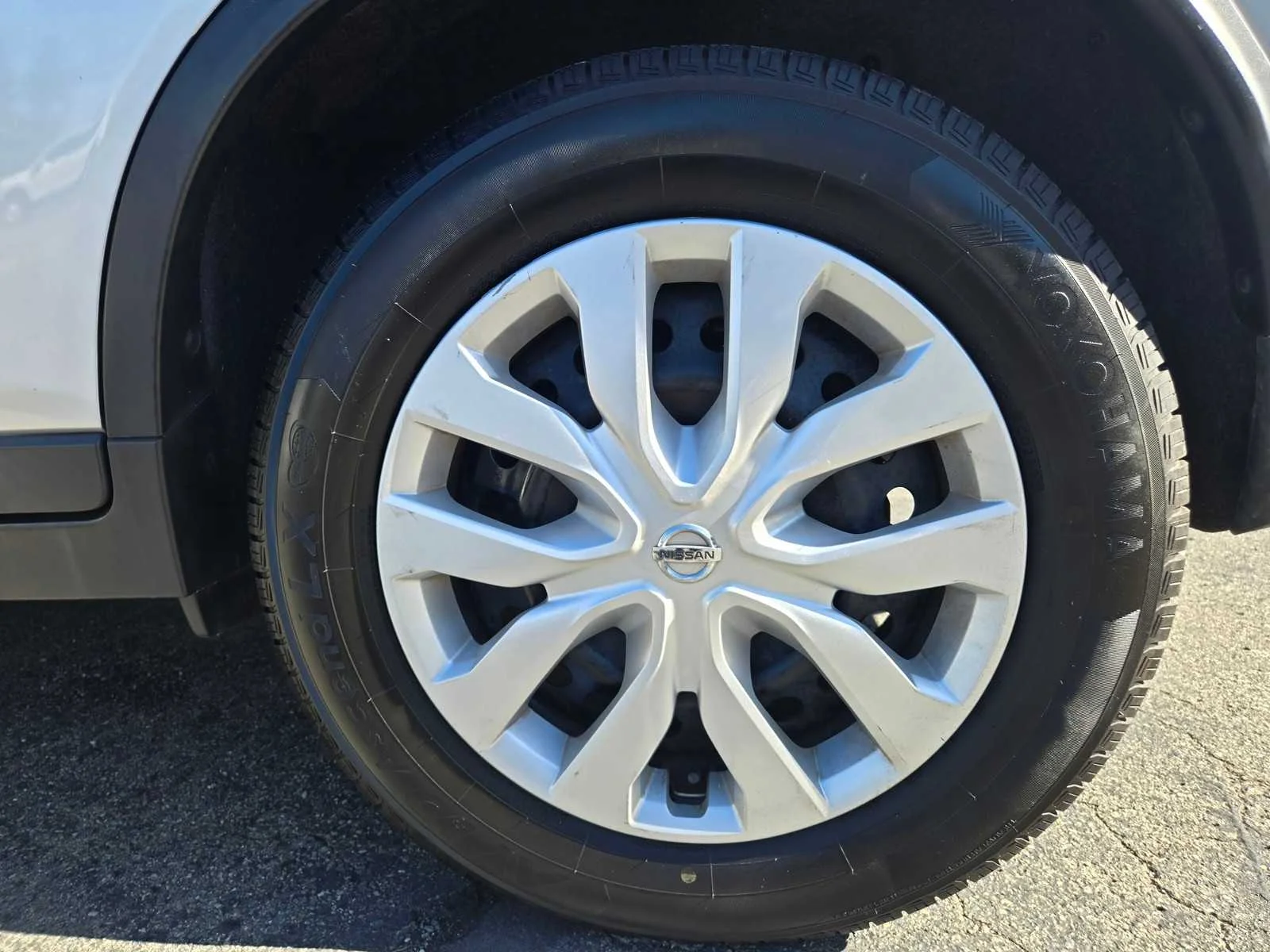 Used 2016  Nissan SV image 26