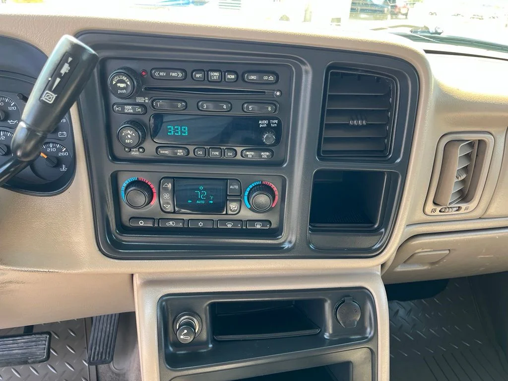 Used 2005 Beige GMC SLT image 12