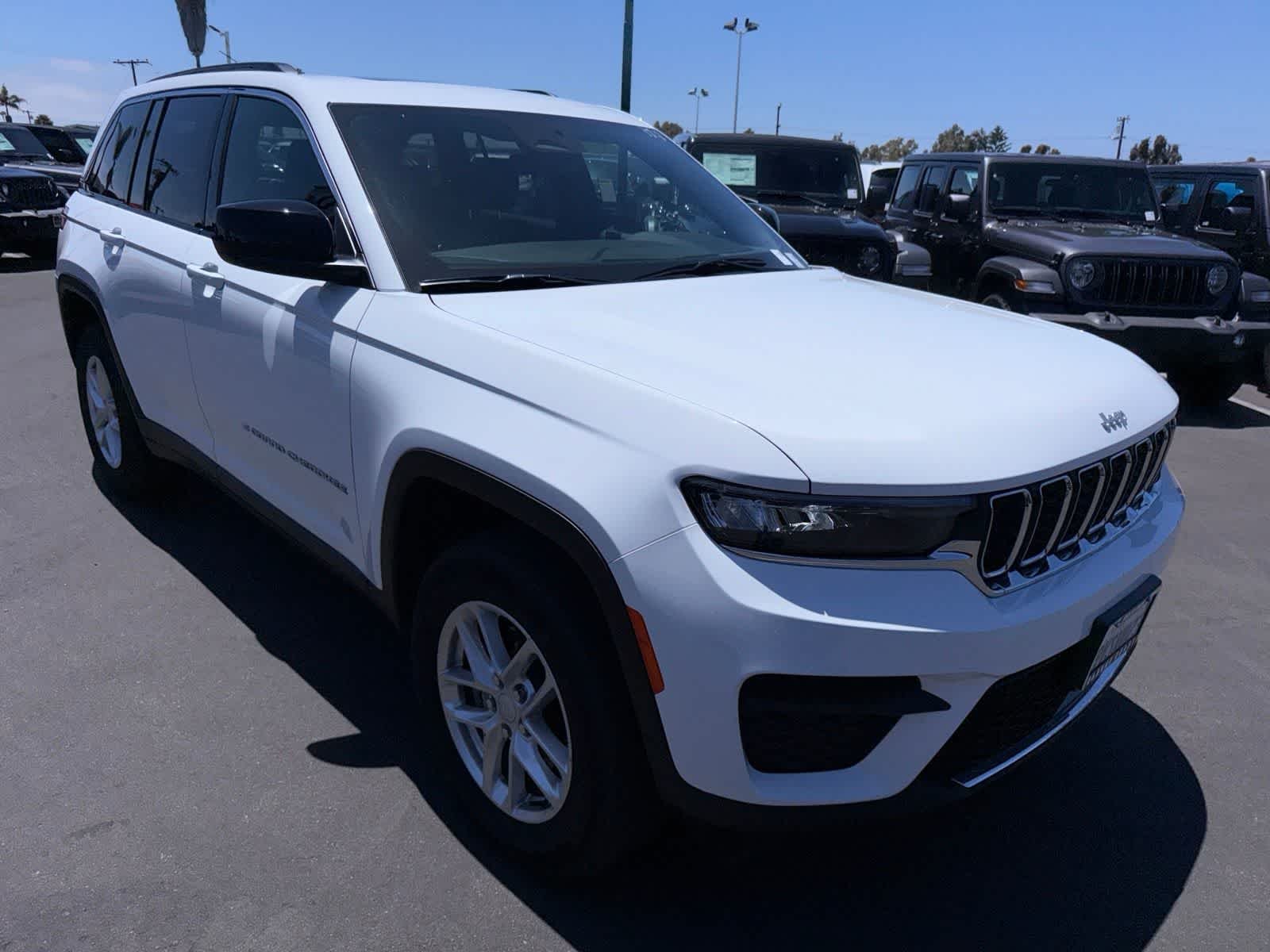 Used 2025 Bright White Clearcoat Jeep Laredo X image 6
