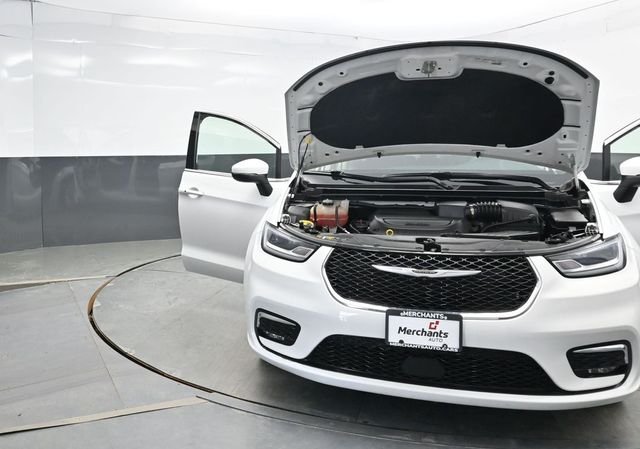 Used 2023 White Chrysler Touring L image 33