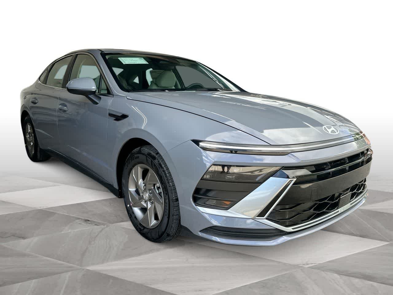 Used 2026 Transmission Blue Hyundai SE image 2