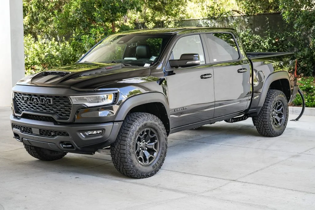 New 2026 Diamond Black Crystal Pearl-Coat Exterior Paint RAM RHO image 3