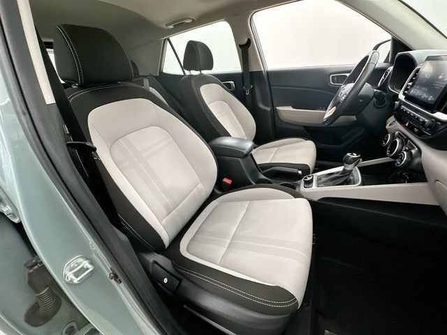 2025 Hyundai Venue SEL - Photo 15