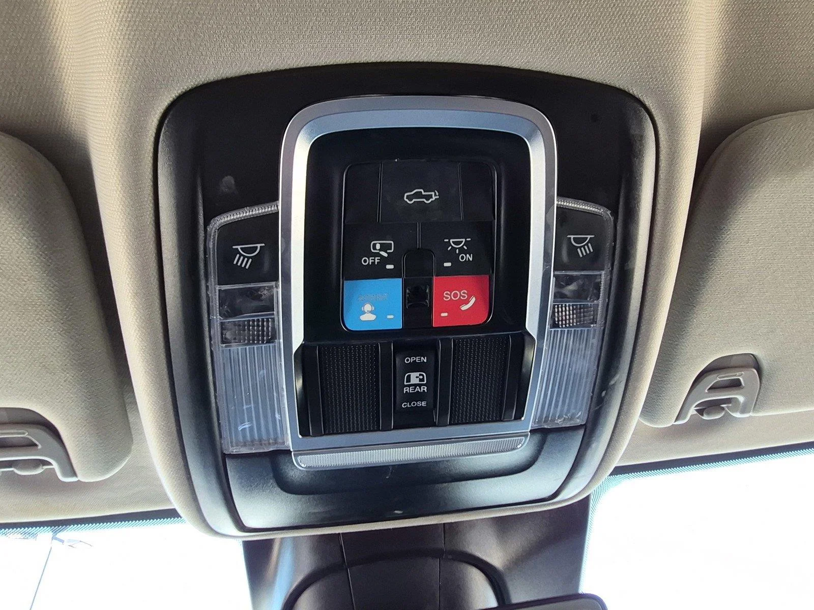 Used 2024  RAM TRUCK LARAM image 28