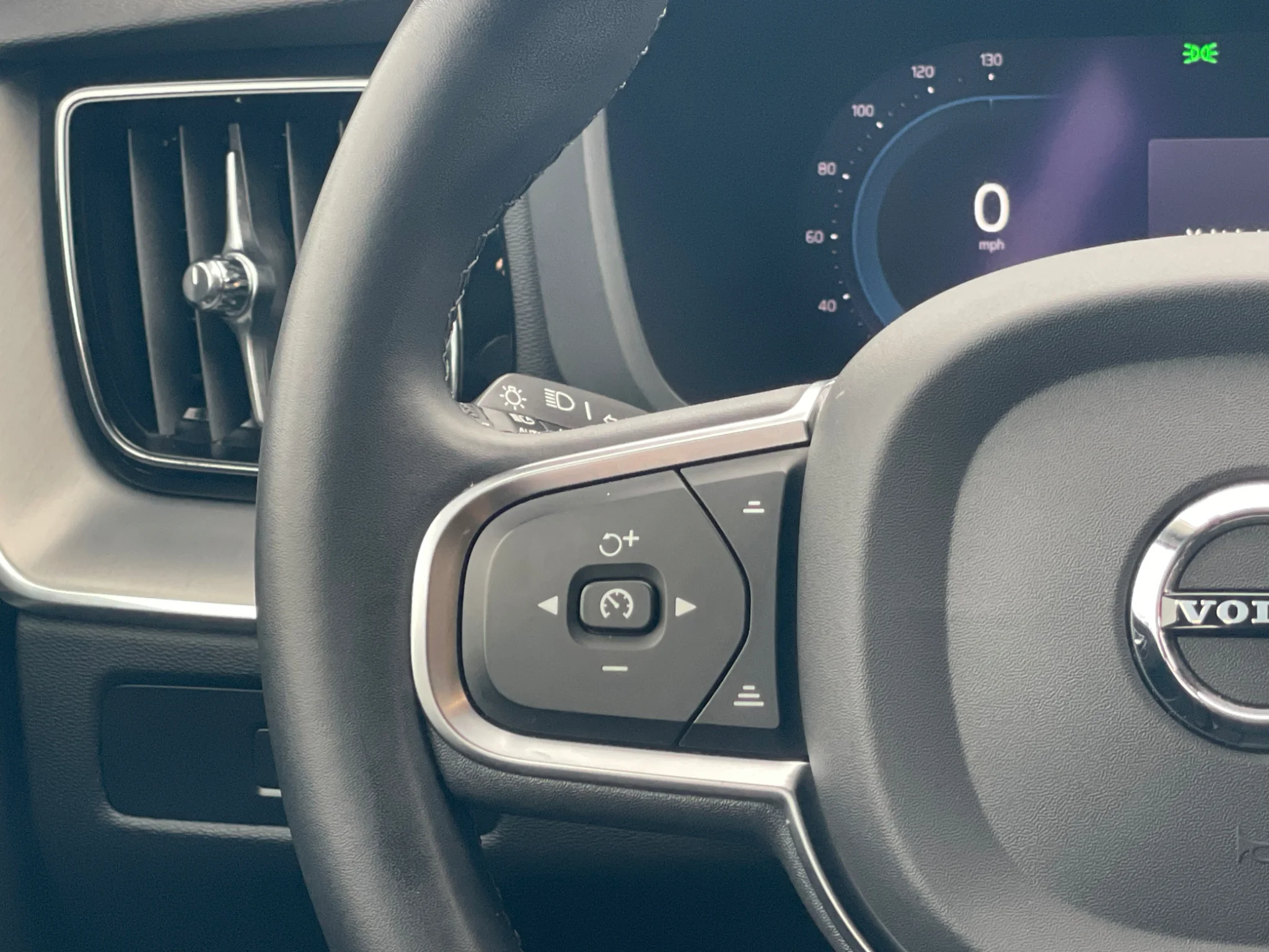 Used 2023 Thunder Grey Metallic Volvo Core Bright Theme image 13