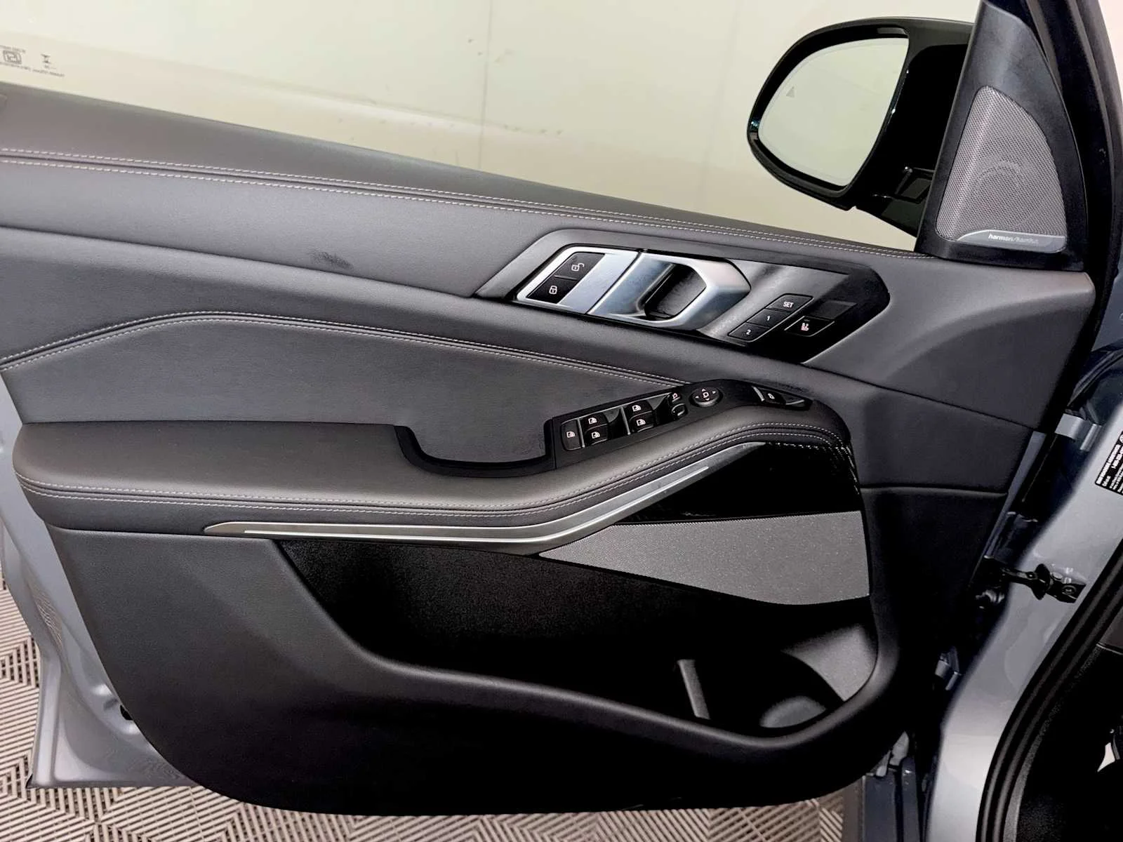 2026 BMW X5 M60i - Photo 11