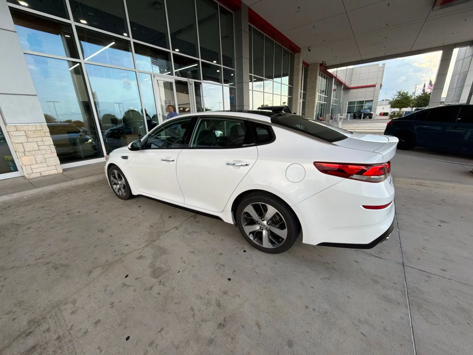 Used 2019 White Kia S image 13