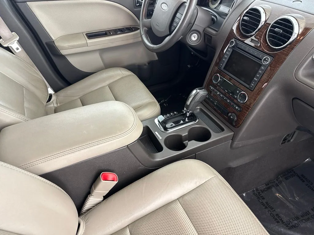 Used 2008  Ford Limited image 23